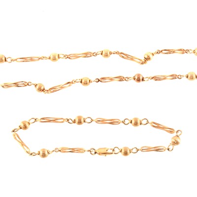 Lot 388 - A 9 carat yellow gold necklace and bracelet suite.