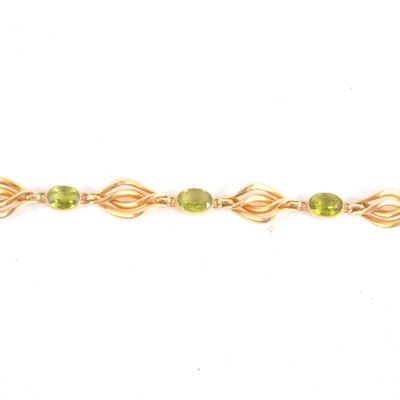 Lot 378 - A peridot bracelet marked 15.