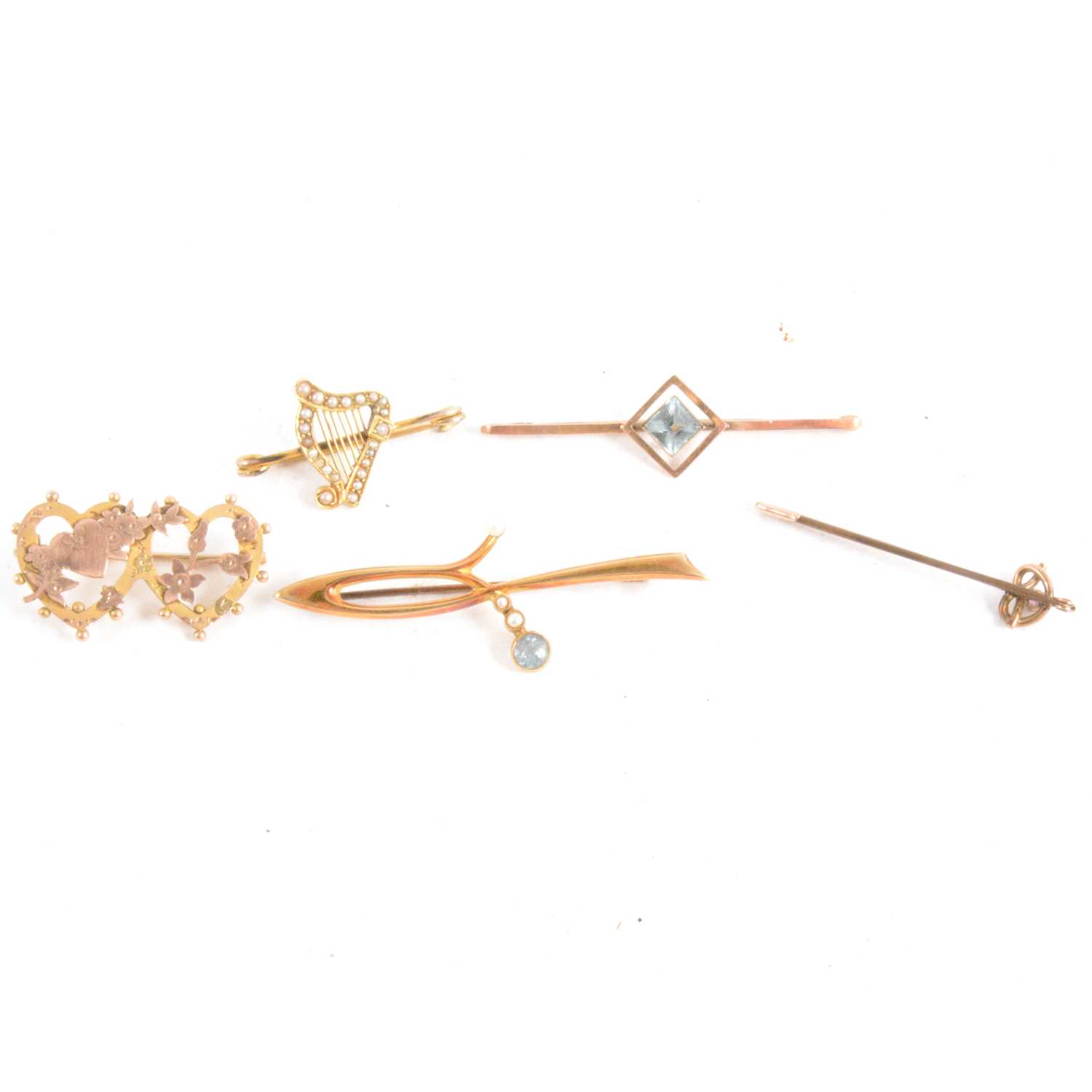 Lot 384 - Five vintage bar brooches.