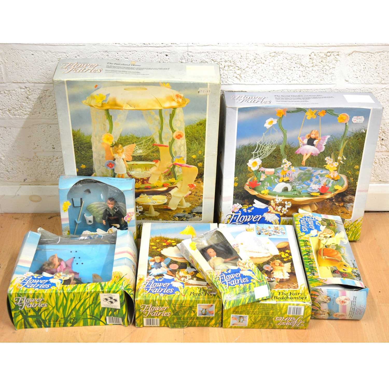 Lot 276 - Flower Fairies by The Prestige Range; a collection of toys including The Petal Pool, The Fairyland Home etc
