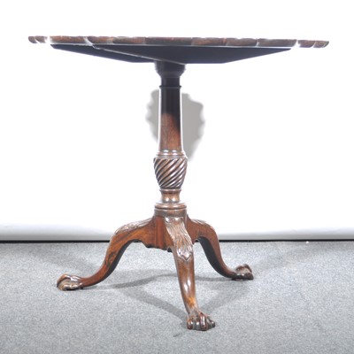 Lot 514 - A Georgian mahogany tripod table