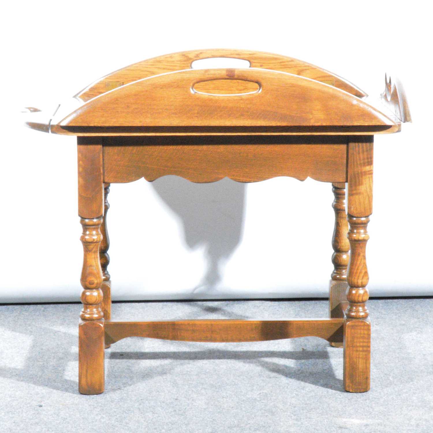 Lot 445 - Oak butler's coffee table