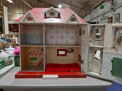 Lot 182 - A 1940s wooden dolls house, Georgian style, with painted exterior