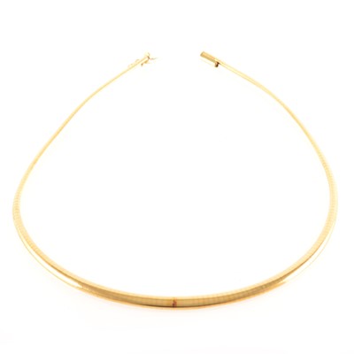 Lot 266 - An 18 carat yellow gold flexible collar necklace.