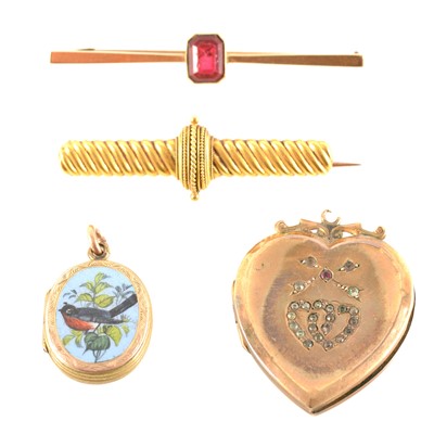 Lot 263 - An Edwardian bar brooch and other vintage jewellery.