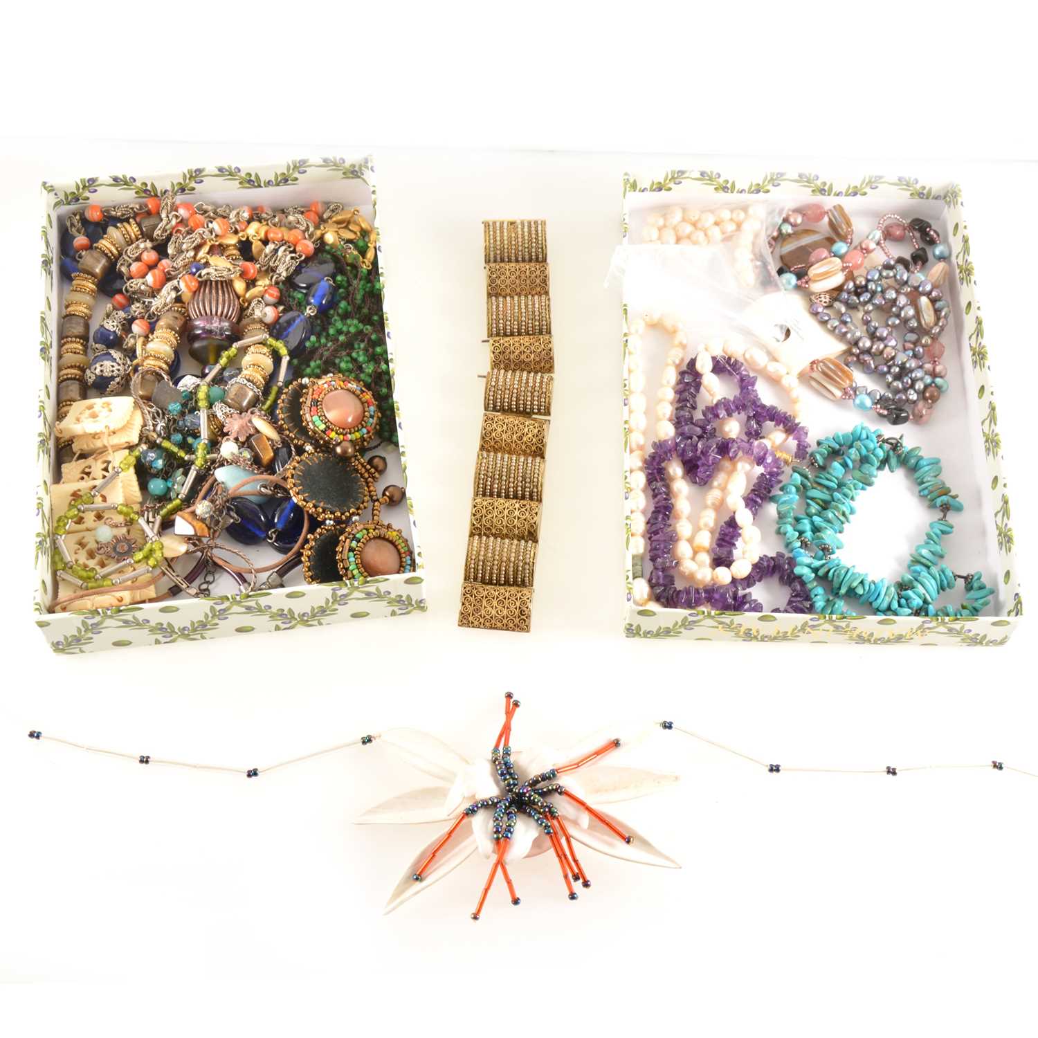 Lot 324 A collection of vintage costume jewellery