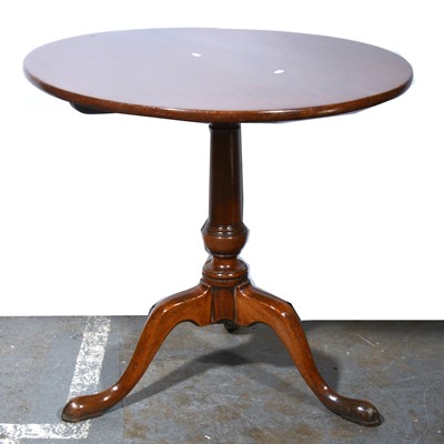 Lot 606 - A Georgian mahogany tripod table