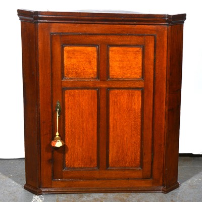 Lot 514 - Oak hanging corner cupboard