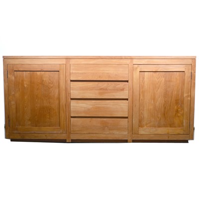 Lot 559 - Modern hardwood sideboard