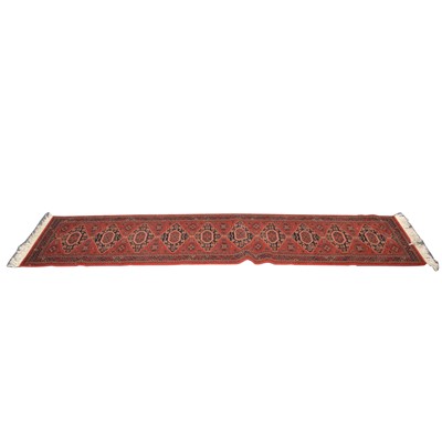 Lot 577 - Persian pattern small rug and a machine made runner