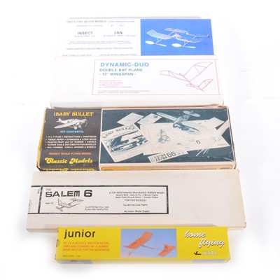 Lot 302 - Box containing 5 indoor model kits.