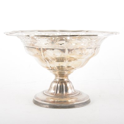 Lot 311 - An Edwardian silver comport