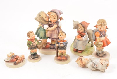 Lot 81 - Small collection of Hummel figurines