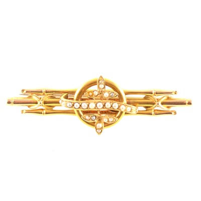 Lot 264 - A seed pearl bar brooch marked 15.