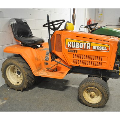 Lot 671 - Kubota G3HST compact tractor mower.