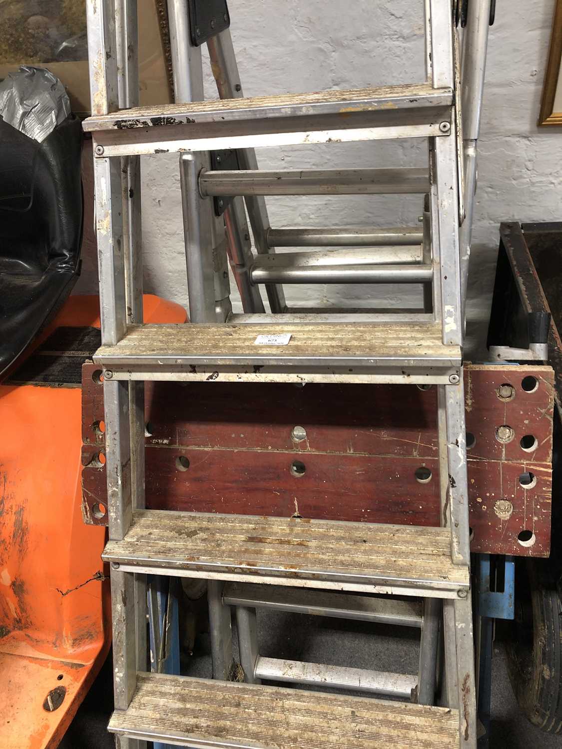 Lot 673 - Workmate; pair of trestle stands; and step