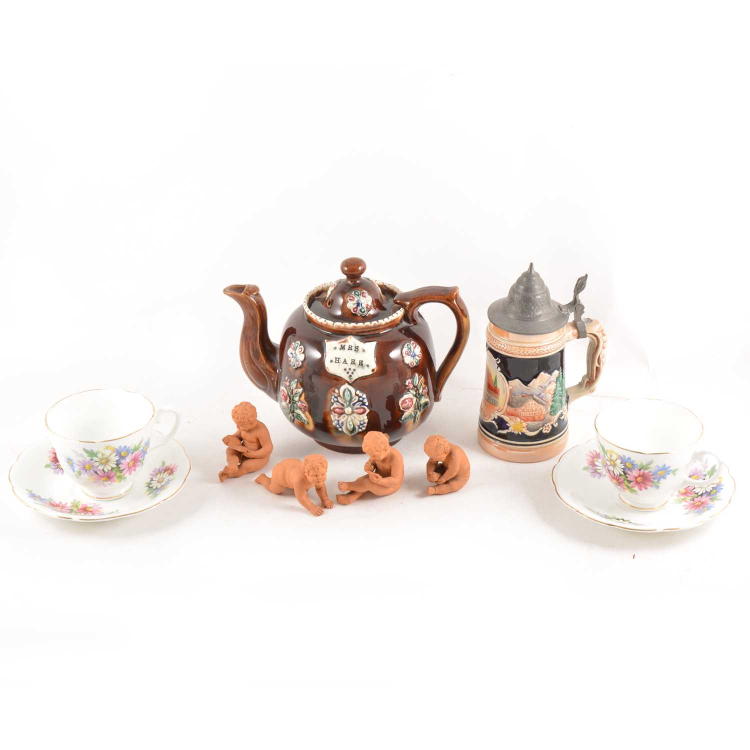 Lot 93 - A box of assorted ceramics, including a bargeware teapot