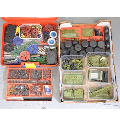 Lot 64 - Meccano; a good quantity in a tray and carry case