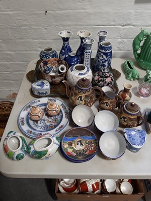 Lot 11 - A small number of modern Oriental ceramics