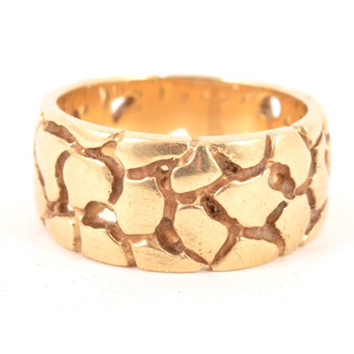 Lot 190 - A yellow metal dress ring marked 14K