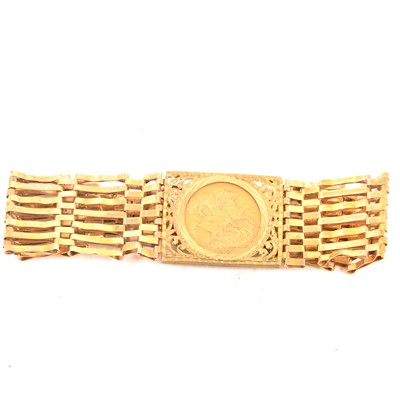 Lot 199 - A Gold Full Sovereign gate link bracelet.