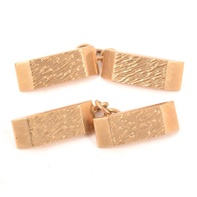 Lot 225 - A pair of 9 carat yellow gold chain link cufflinks