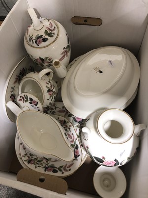 Lot 16 - A quantity of Wedgwood Hathaway Rose pattern dinner and decorative wares