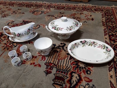 Lot 16 - A quantity of Wedgwood Hathaway Rose pattern dinner and decorative wares