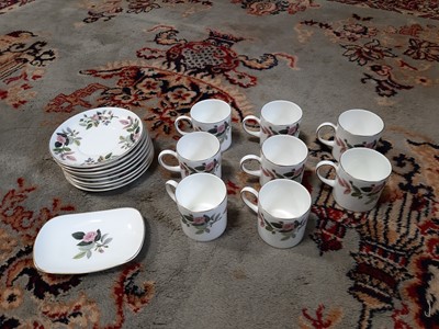 Lot 16 - A quantity of Wedgwood Hathaway Rose pattern dinner and decorative wares