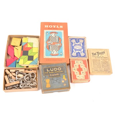 Lot 195 - A box of vintage games; including puzzles, Dominoes, playing cards, Ludo, etc