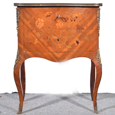 Lot 532 - French walnut and marquetry chest