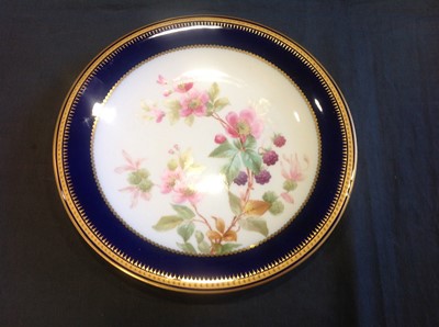 Lot 8 - A collection of decorative wall plates, cabinet cups and saucers