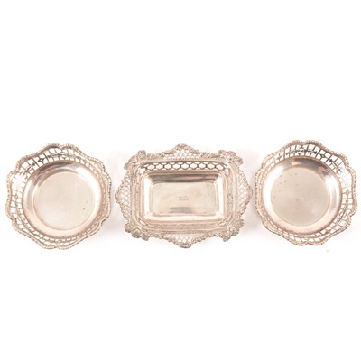 Lot 116 - A pair of silver bonbon dishes and another, rectangular