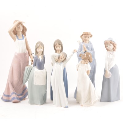 Lot 69 - Nao figures