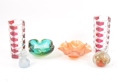 Lot 118 - A pair of Windsor Rubis glass vases, a marigold carnival glass dish, and other glass items.