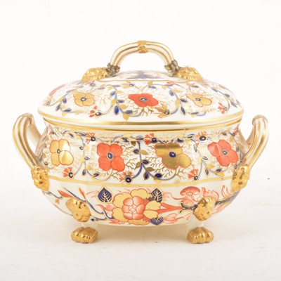 Lot 4 - A Royal Crown Derby Imari pattern tureen and cover