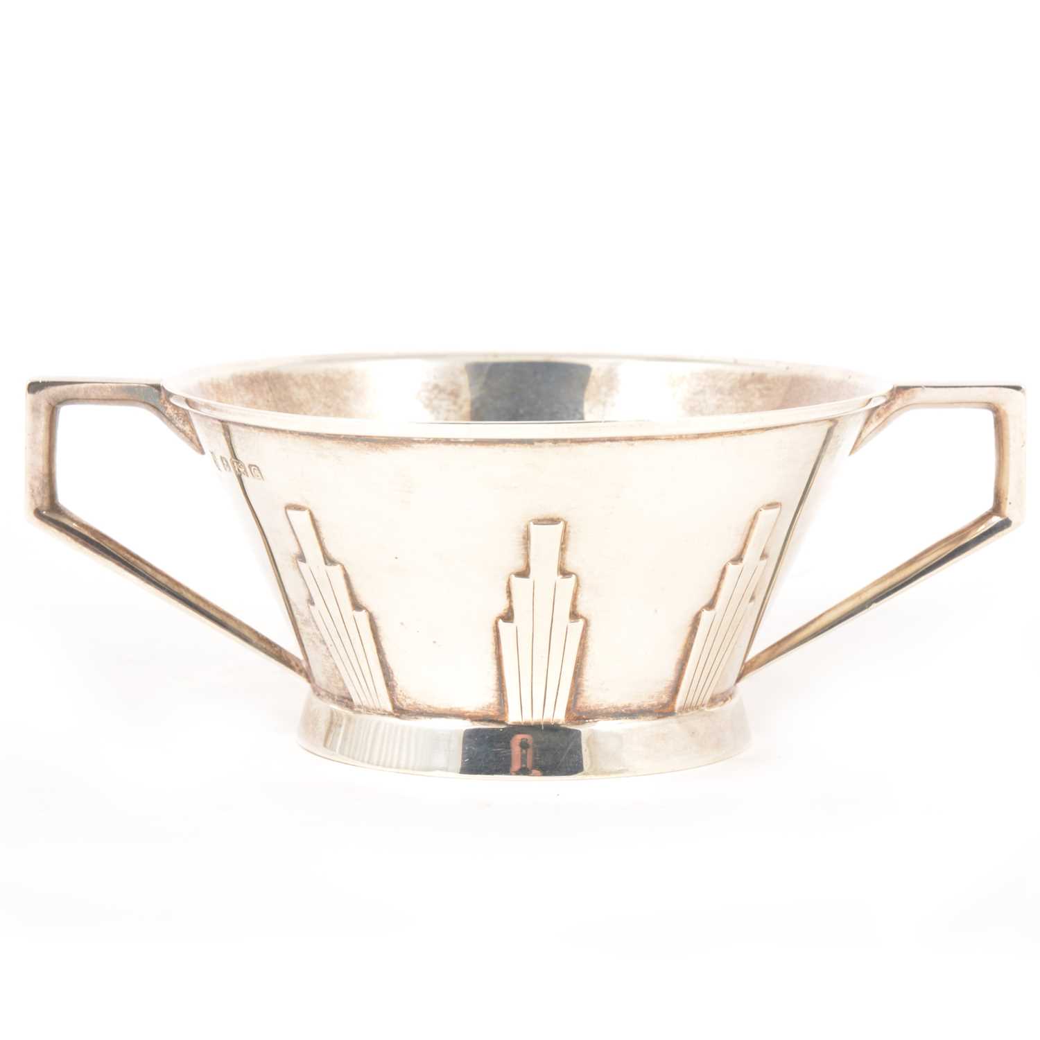 Lot 124 - An Art Deco silver basin