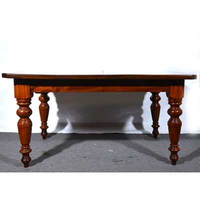 Lot 450 - Victorian walnut windout dining table