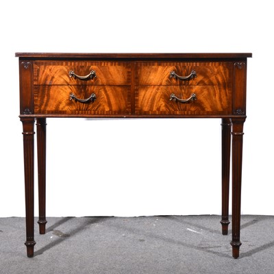 Lot 499 - Reproduction mahogany side table