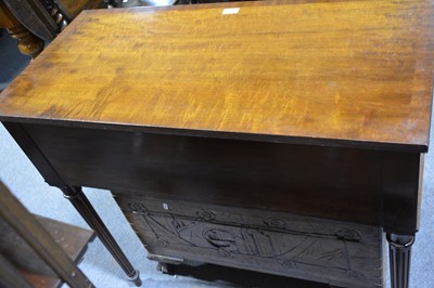 Lot 499 - Reproduction mahogany side table