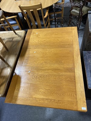 Lot 81 - An oak draw-leaf dining table.