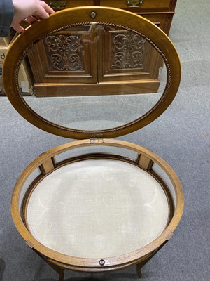 Lot 41 - An Edwardian style beechwood and banded display table.