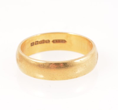 Lot 315 - A 22 carat yellow gold wedding band