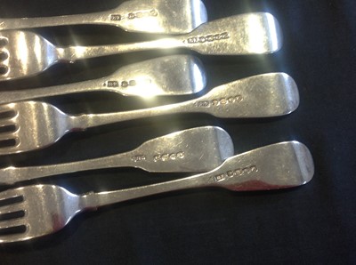 Lot 73 - A set of twelve George IV silver table forks