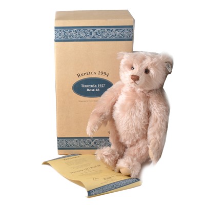 Lot 39 - Modern Steiff teddy bear; Replica 1994 Teddybar 1927 Rose 48