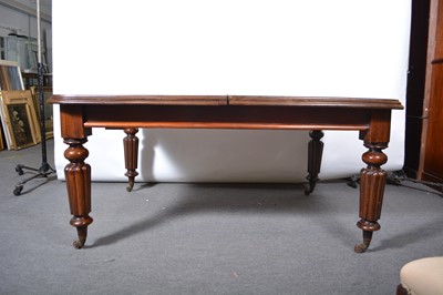 Lot 122 - William IV mahogany wind-out dining table