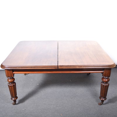 Lot 122 - William IV mahogany wind-out dining table