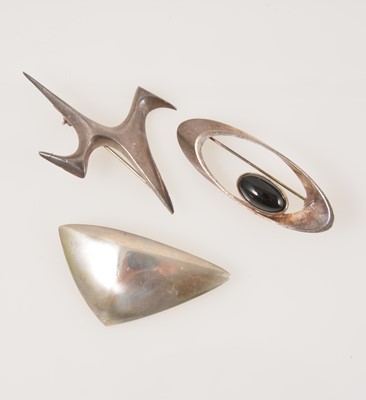 Lot 338 - A silver abstract brooch "Flight" by Ernest A Blyth for Ivan Tarratt