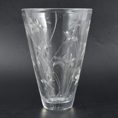 Lot 131 - A Modernist cut glass vase, circa 1955, designed by David Hammond for Thomas Webb