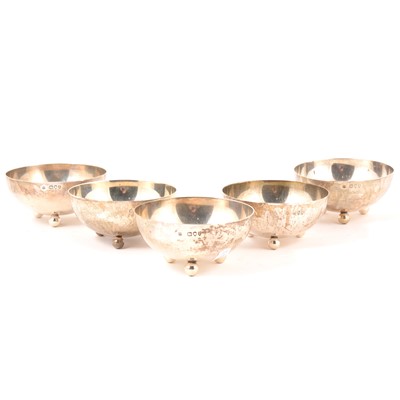 Lot 117 - A set of five silver finger bowls, Goldsmiths & Silversmiths Co (William Gibson & John Lawrence Langman), London 1893 and 1894
